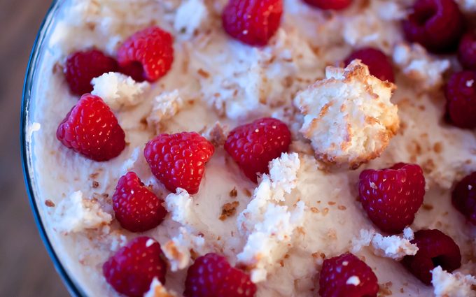 Coconut macaron topping - how to make trifle