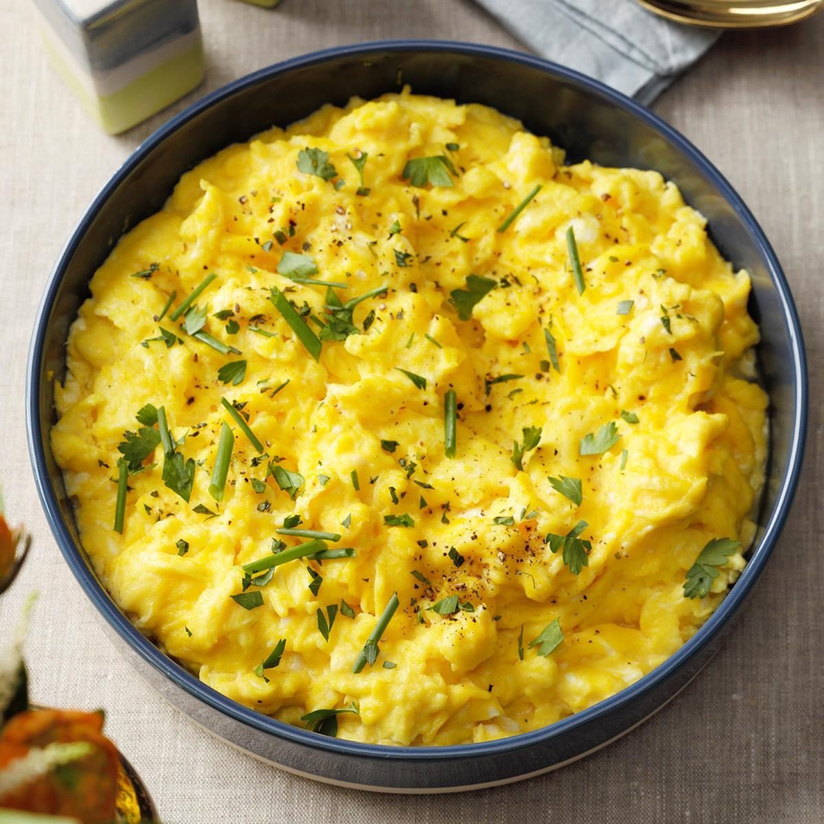 Buffet scrambled eggs