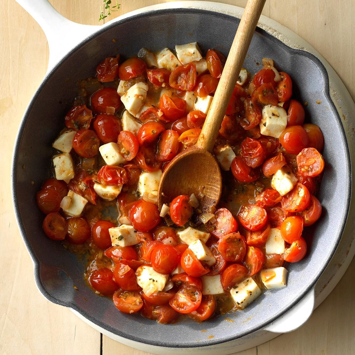 Cherry Tomato Mozzarella Saute Exps Sdas17 37159 C04 06 2b 3