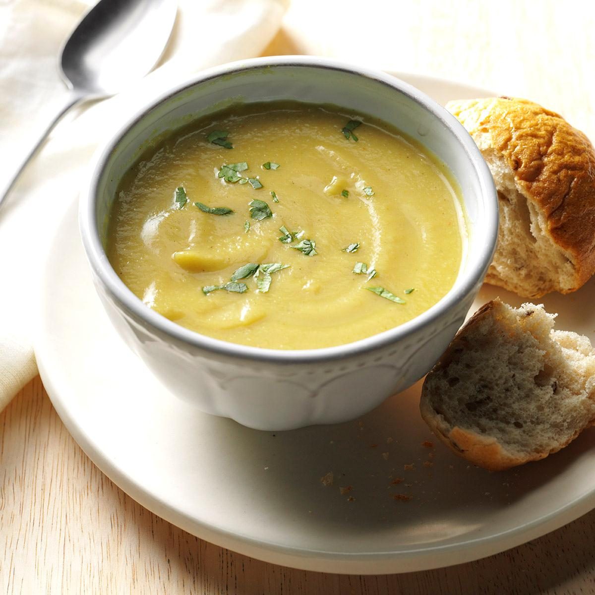 Coconut Curry Cauliflower Soup Exps Thn16 177635 06b 15 5b 10