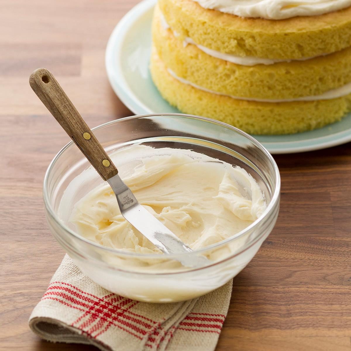 Cream Cheese Frosting Exps Ghtjm17 14880 C05 02 6b 5