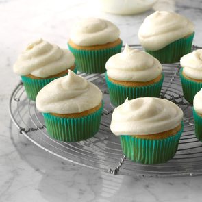 Easy-Vanilla-Buttercream-Frosting