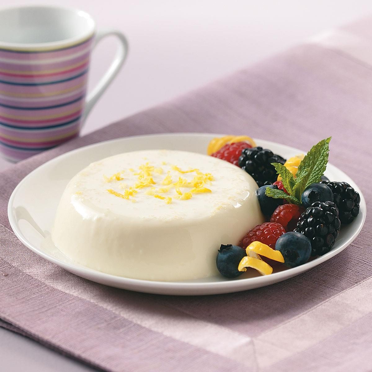 Lemon Panna Cotta With Berries Exps48176 Sd1785603d33b Rms 4