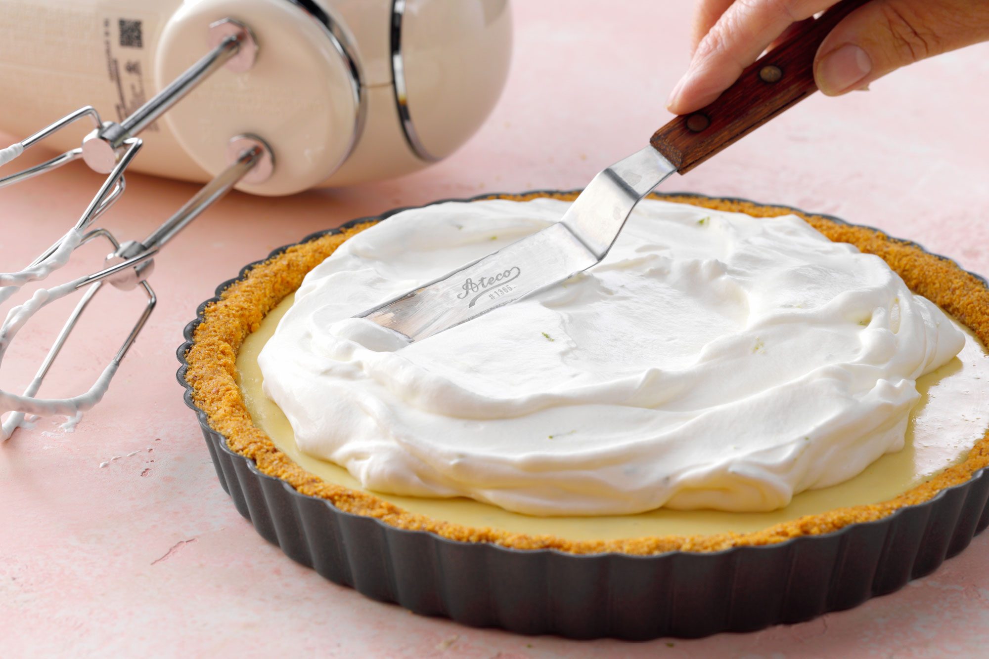 Topping with cream for Lime Tart