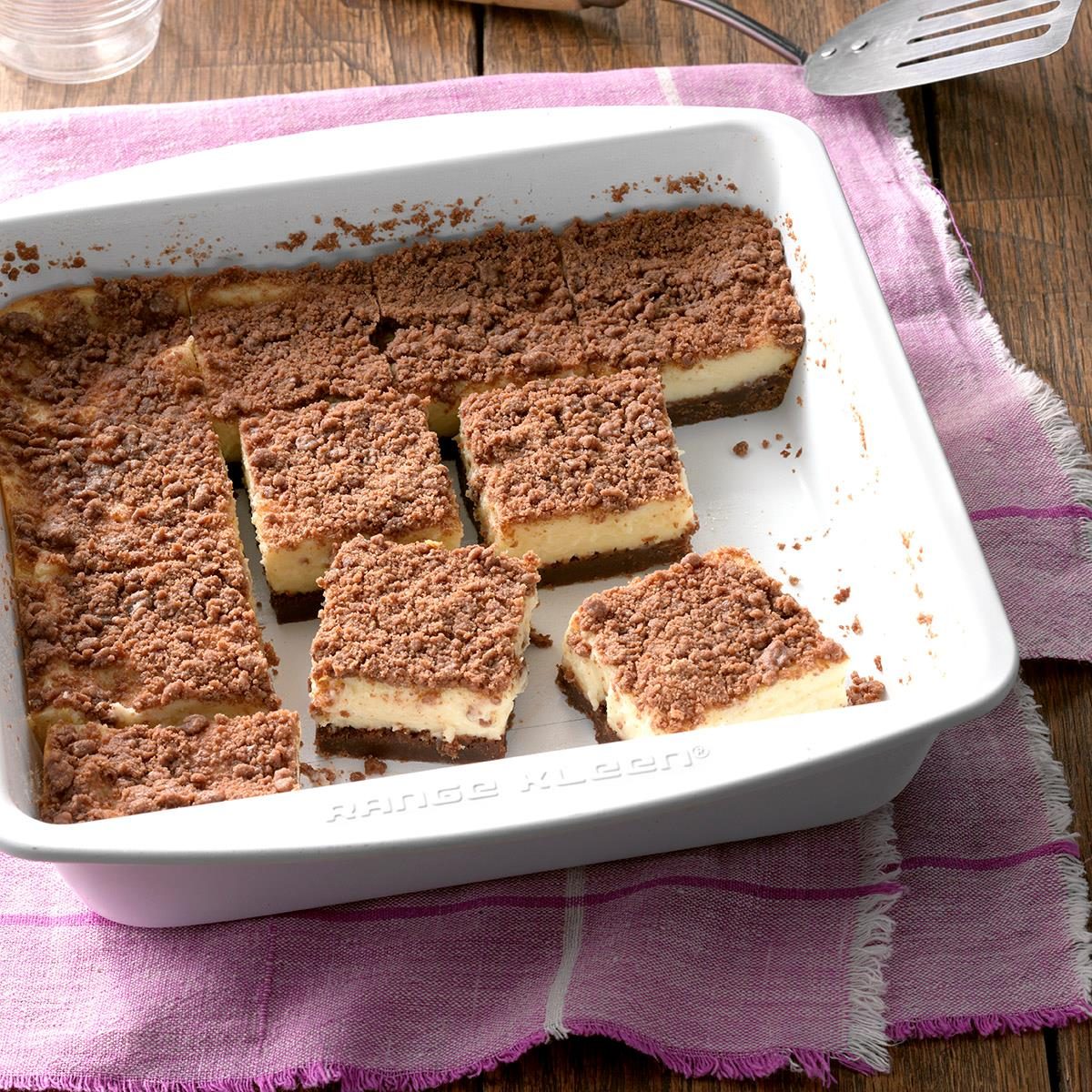 Makeover Cream Cheese Streusel Bars Exps Hcka18 35578 D05 11 3b 3