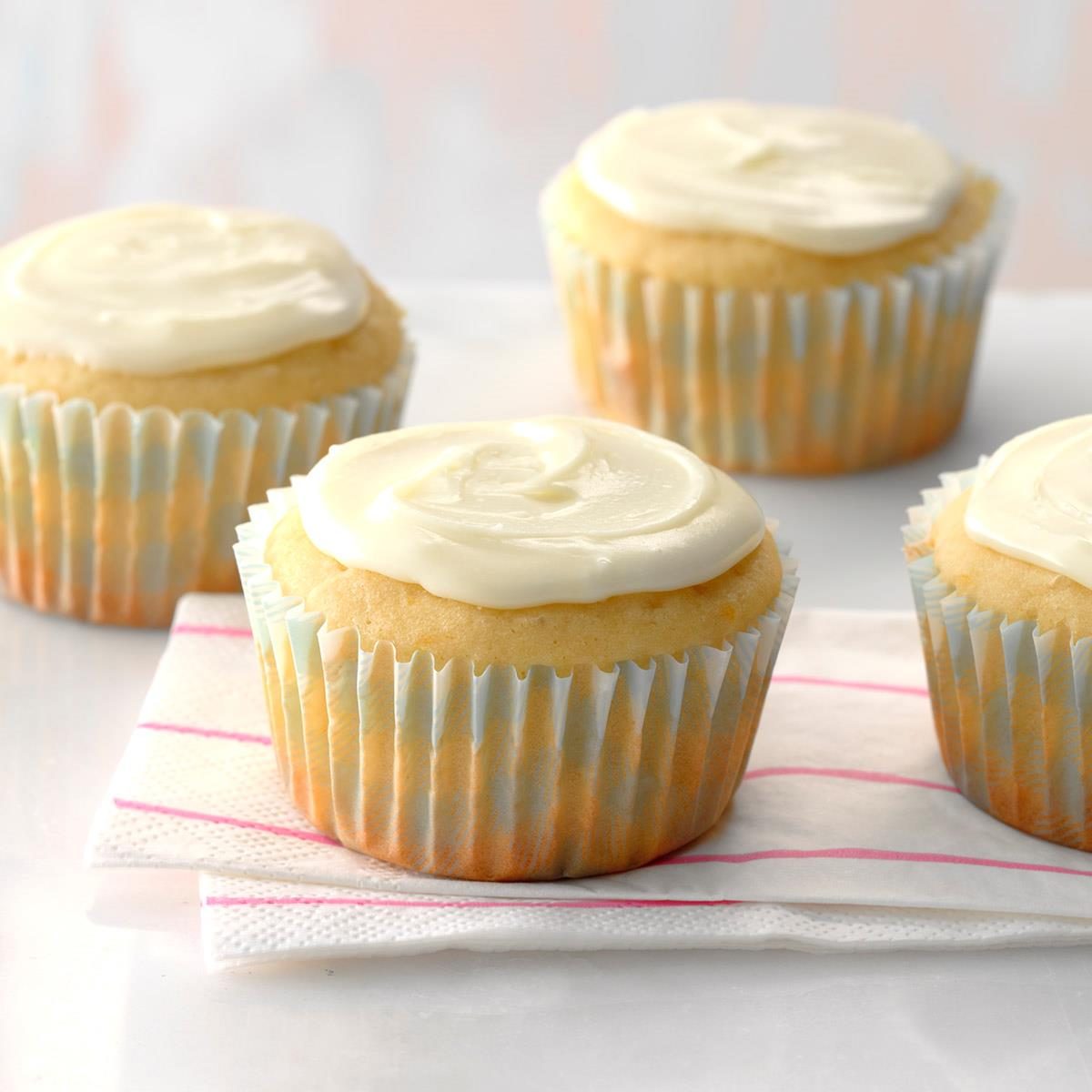 Orange Buttermilk Cupcakes Exps Cwas18 28281 D04 05  6b 3