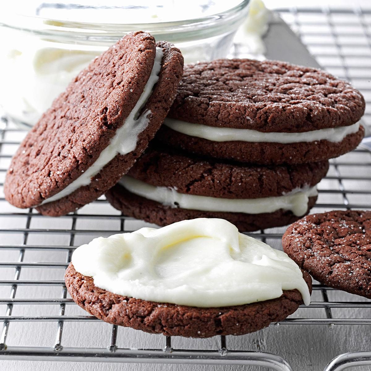 Peppermint Patty Sandwich Cookies Exps167702 Th132104d06 21 1bc Rms 2