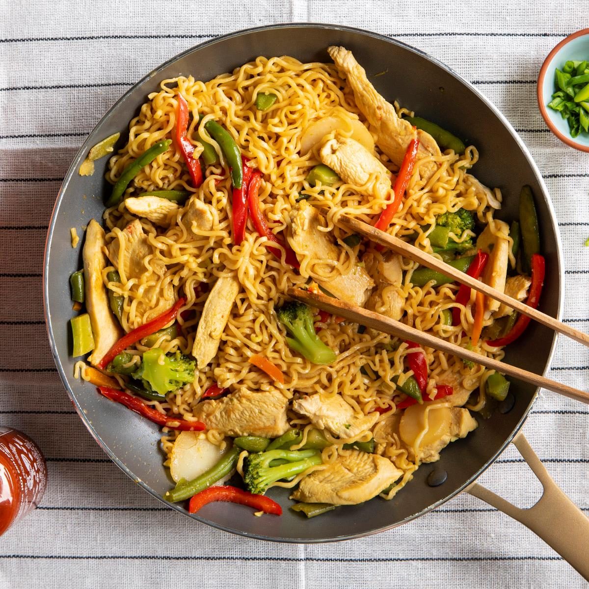 Ramen Chicken Stir Fry Exps Ft22 19667 St 10 31 1