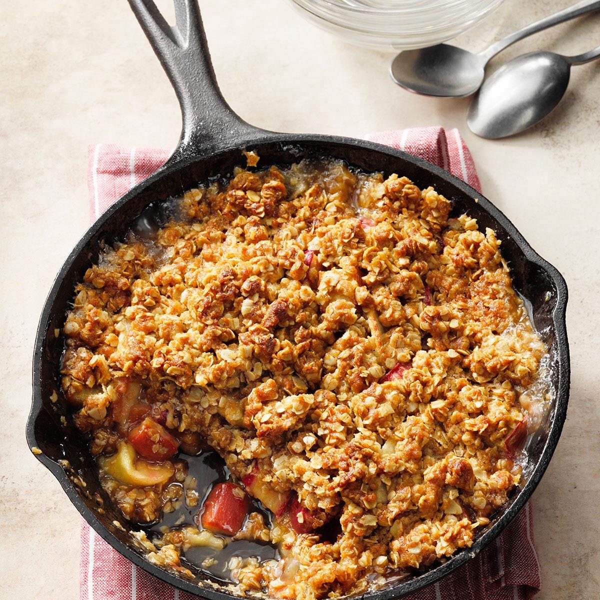 Rhubarb Crisp Exps Tohcom24 4530 P2 Md 05 14 7b