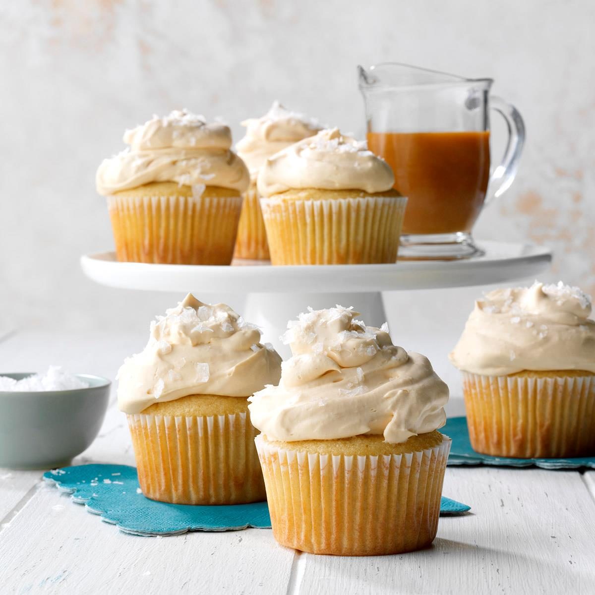 Salted Caramel Cupcakes Exps Thca22 50881 B07 09 6bv2