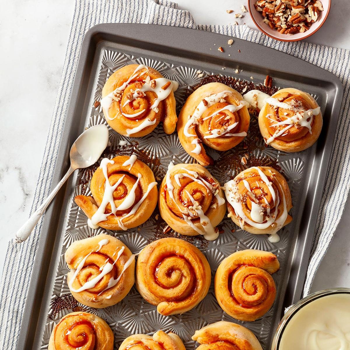 Strawberry Pecan Yeast Rolls Exps Ft24 30813 Jr 0227 11