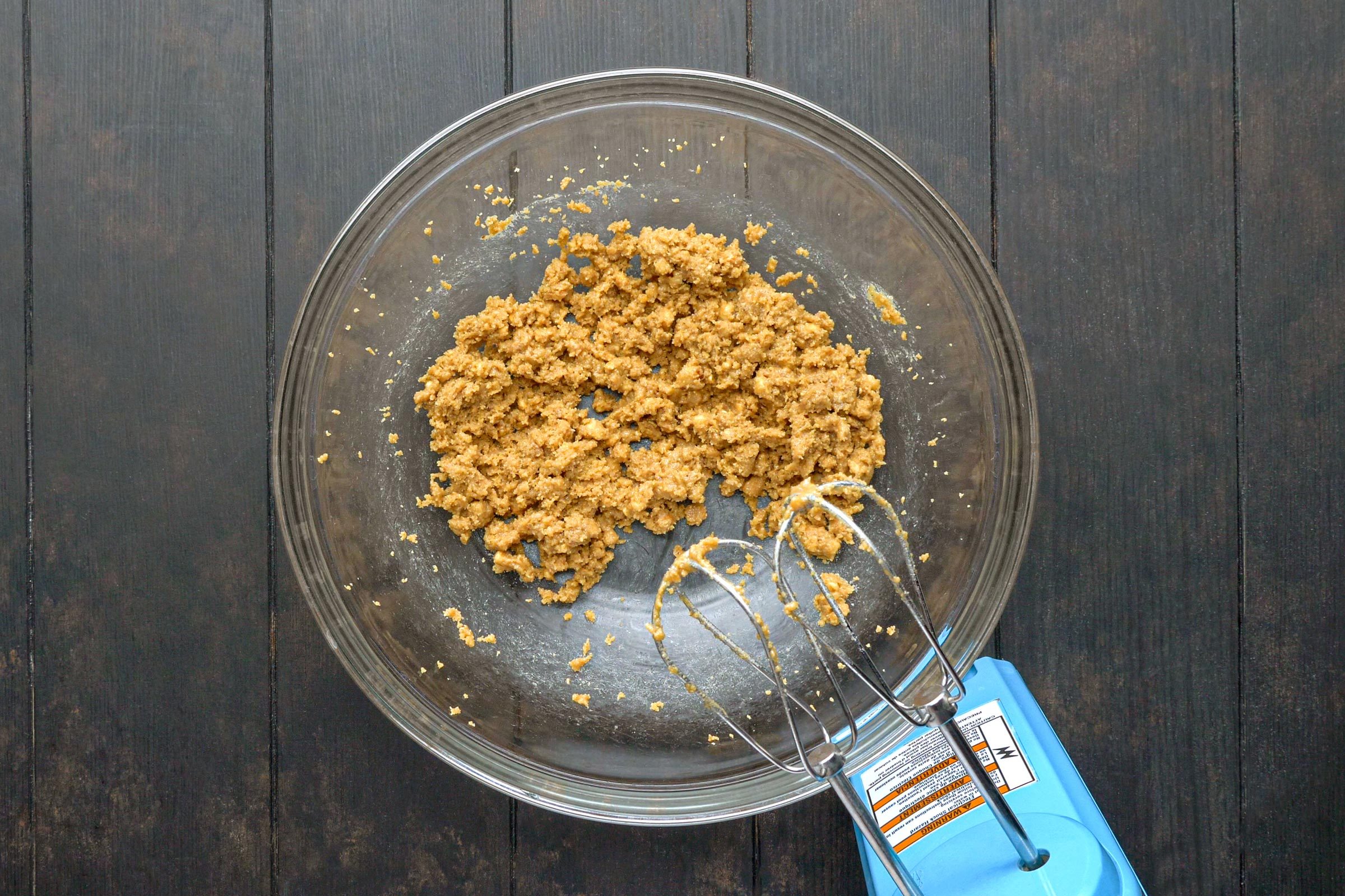 Easy Peanut Butter Oatmeal Cookie mix in a glass bowl
