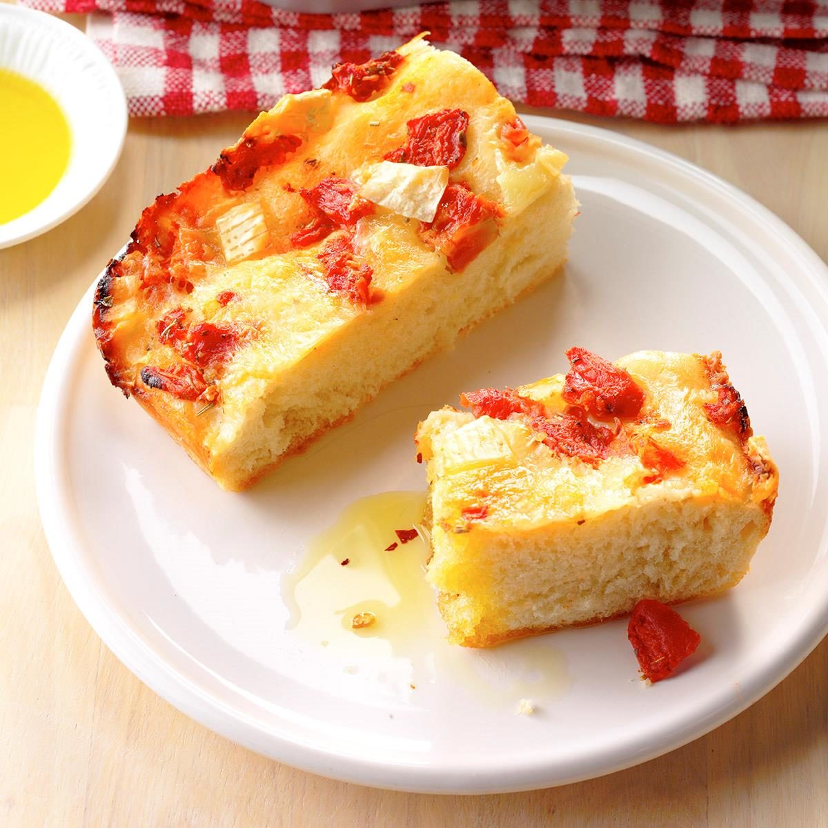 Tomato Brie Focaccia Exps H13x917 45440 B06 23 1b 5