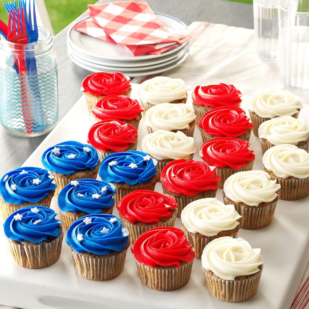 Patriotic Cookies & Cream Cupcakes Patriotic Cookies & Cream Cupcakes