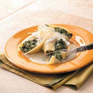 Spinach Stuffed Shells with White Sauce