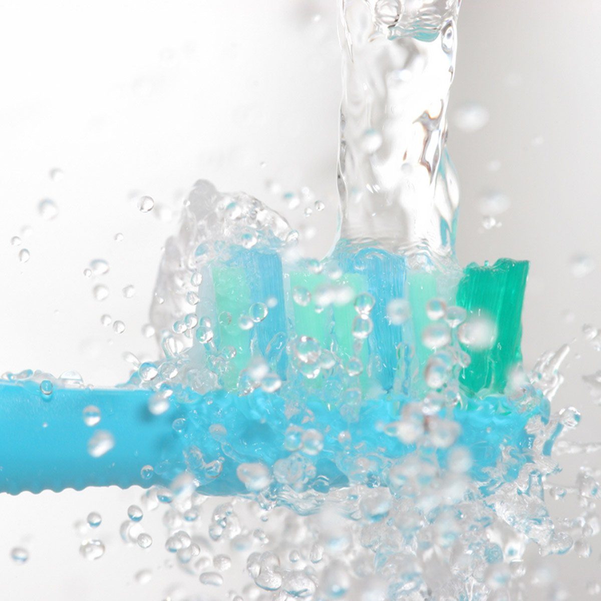 Cleaning toothbrush