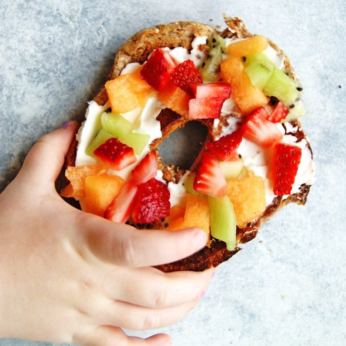 Bagel fruit pizza