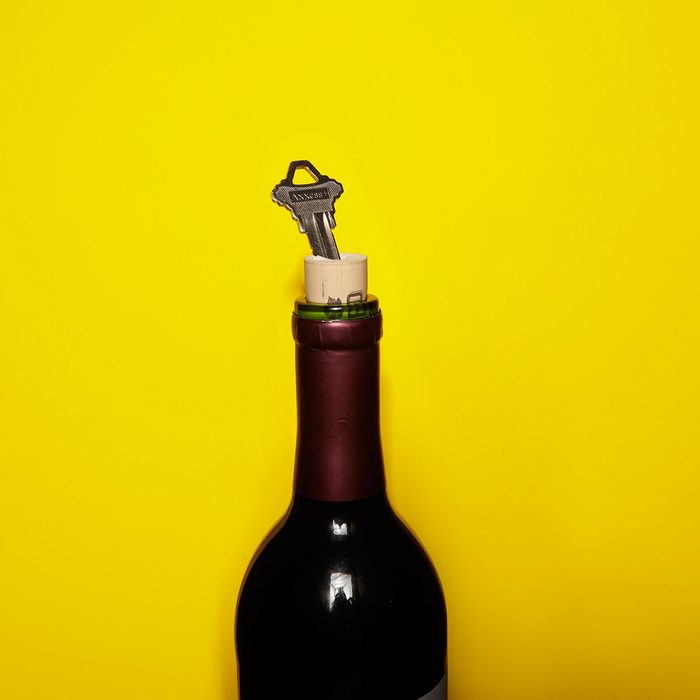 Using key as a handle for a wine cork