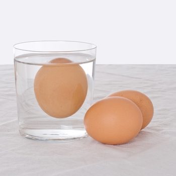 float test that shows how to tell if an egg is bad