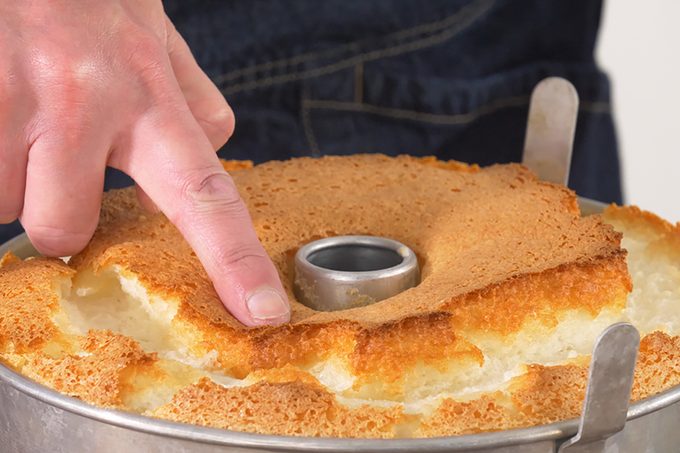 Testing a sponge cake for doneness