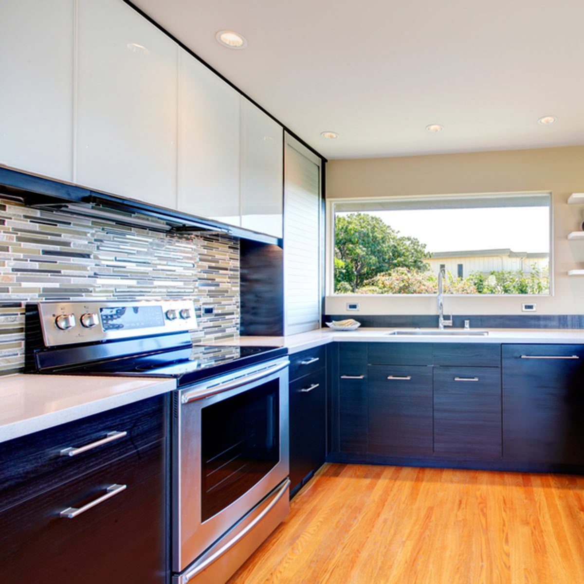 Kitchen Cabinet Remodel Ideas: Two-Toned Cabinets