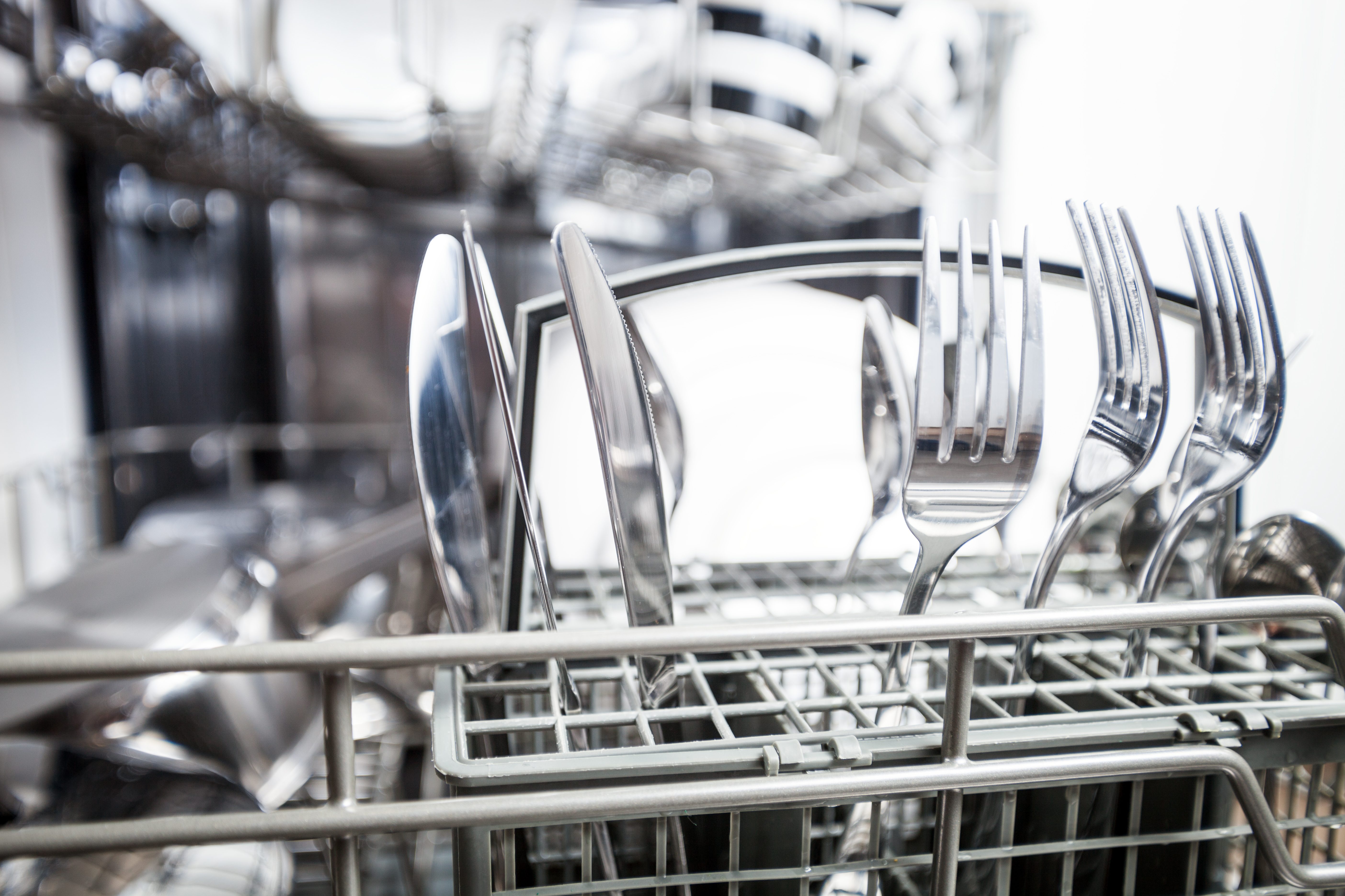 Utensils in the Dishwasher: Should They Actually Go Up or Down?