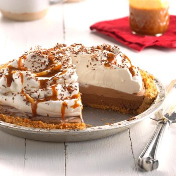 Dark Chocolate Caramel Macchiato Pie Exps Hca18 158611 C04 26 5b 12