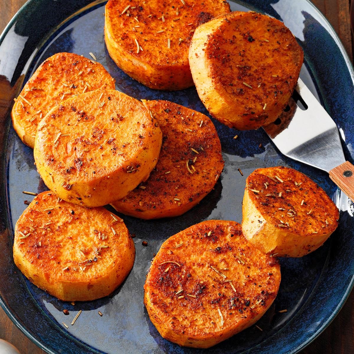 Rosemary Roasted Sweet Potatoes Exps Tohca22 178776 E10 19 2b