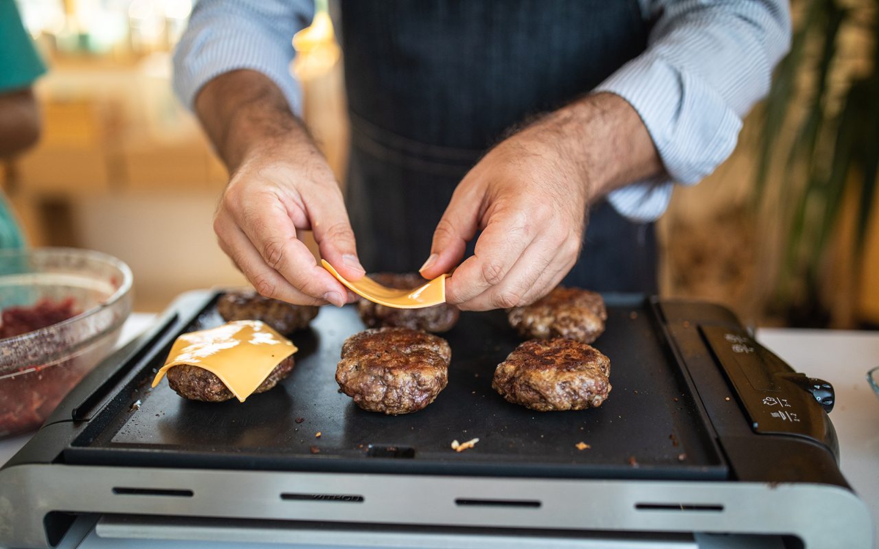 How to Cook with an Indoor Grill