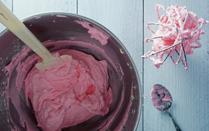 making birthday cupcake buttercream frosting