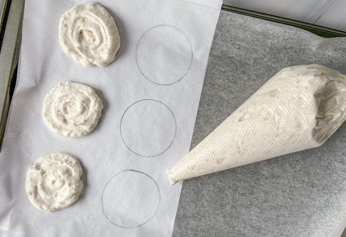 Silvanas cashew meringue step 4