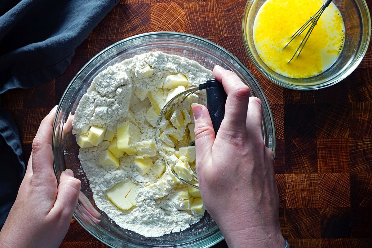 Cutting Butter Danish Kringle Toh 03