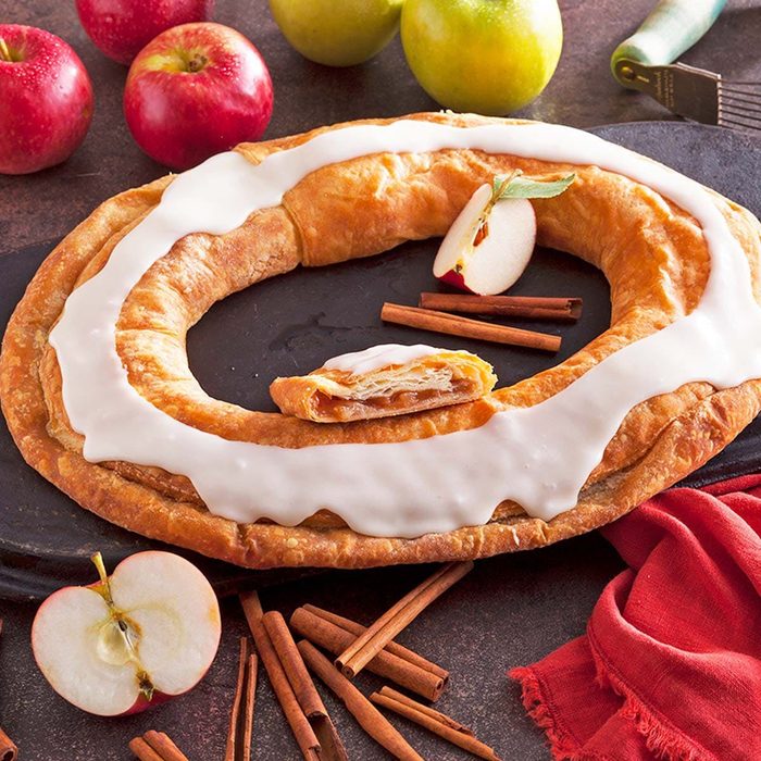 Apple Kringle O And H Danish Bakery Ecomm Via Goldbelly.com