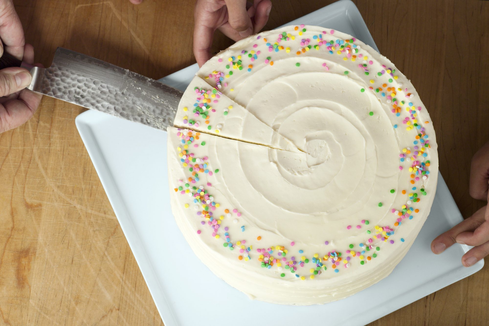 How to Cut a Cake Like a Pro