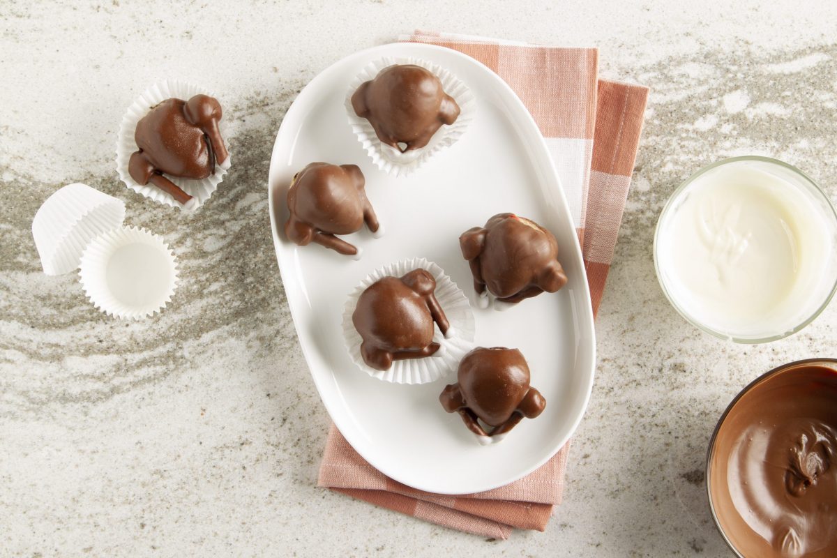 How to Make Chocolate-Covered Strawberry Turkeys