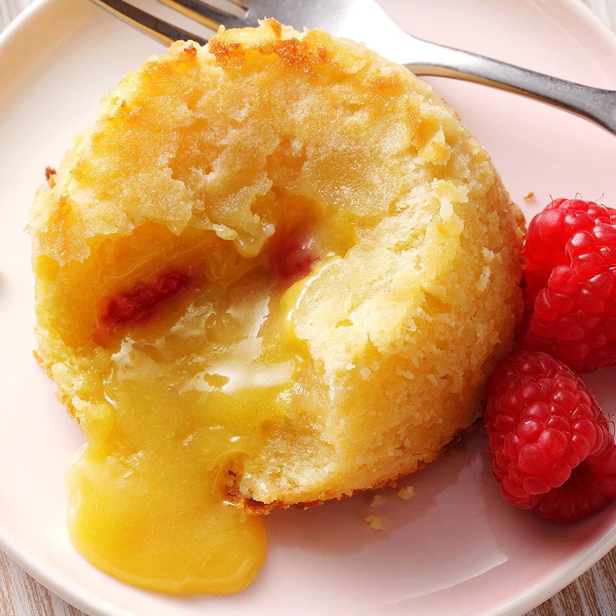 Raspberry White Chocolate Lava Cakes Exps Tohfm22 266652 Bong09 16 2b