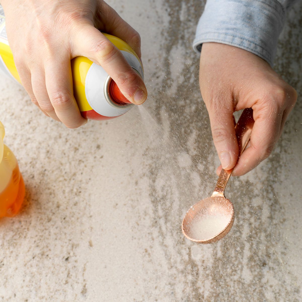 Spraying the spoon