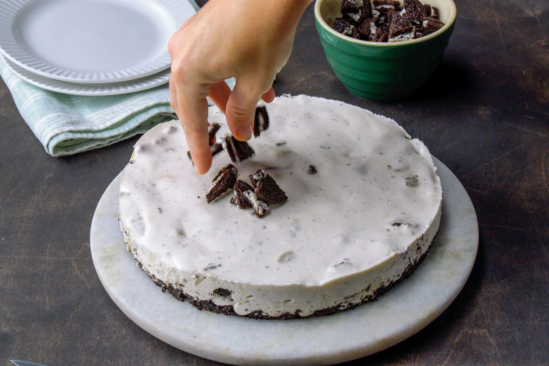 Garnishing the cake with chopped oreo cookies