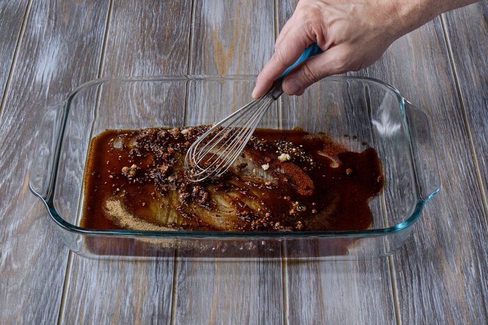 Combine the Worcestershire sauce, chilli powder, garlic, celery salt, pepper and liquid smoke in a shallow bowl