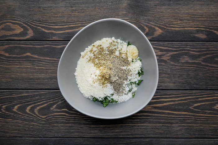 Combine bread crumbs, parsley, Parmesan cheese, garlic, oregano, salt and teaspoon pepper