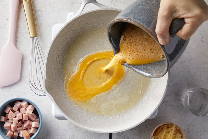 Poruing egg mixture in the Skillet