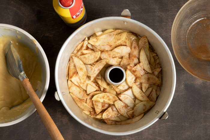 Spread the remaining batter over the apples