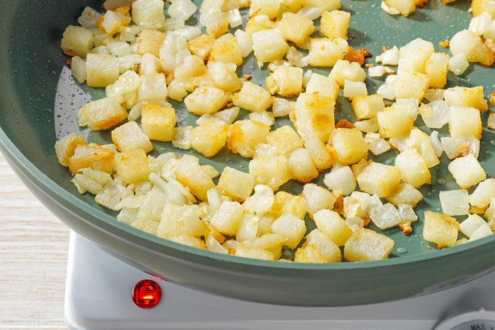 Easy Corned Beef Hash Tohcom24 275962 P2 Md 05 02 4b