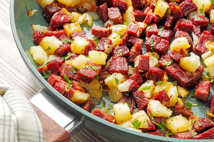 Easy Corned Beef Hash Tohcom24 275962 P2 Md 05 02 7b