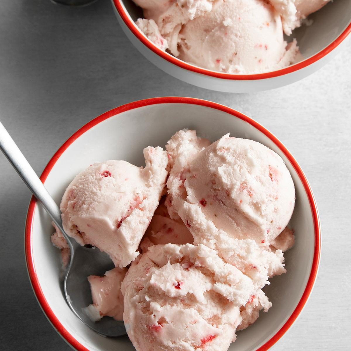 Easy Strawberry Ice Cream Exps Ft24 276169 St 0426 7