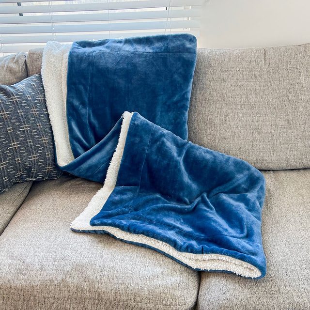 Bedsure Sherpa Fleece Throw Blanket