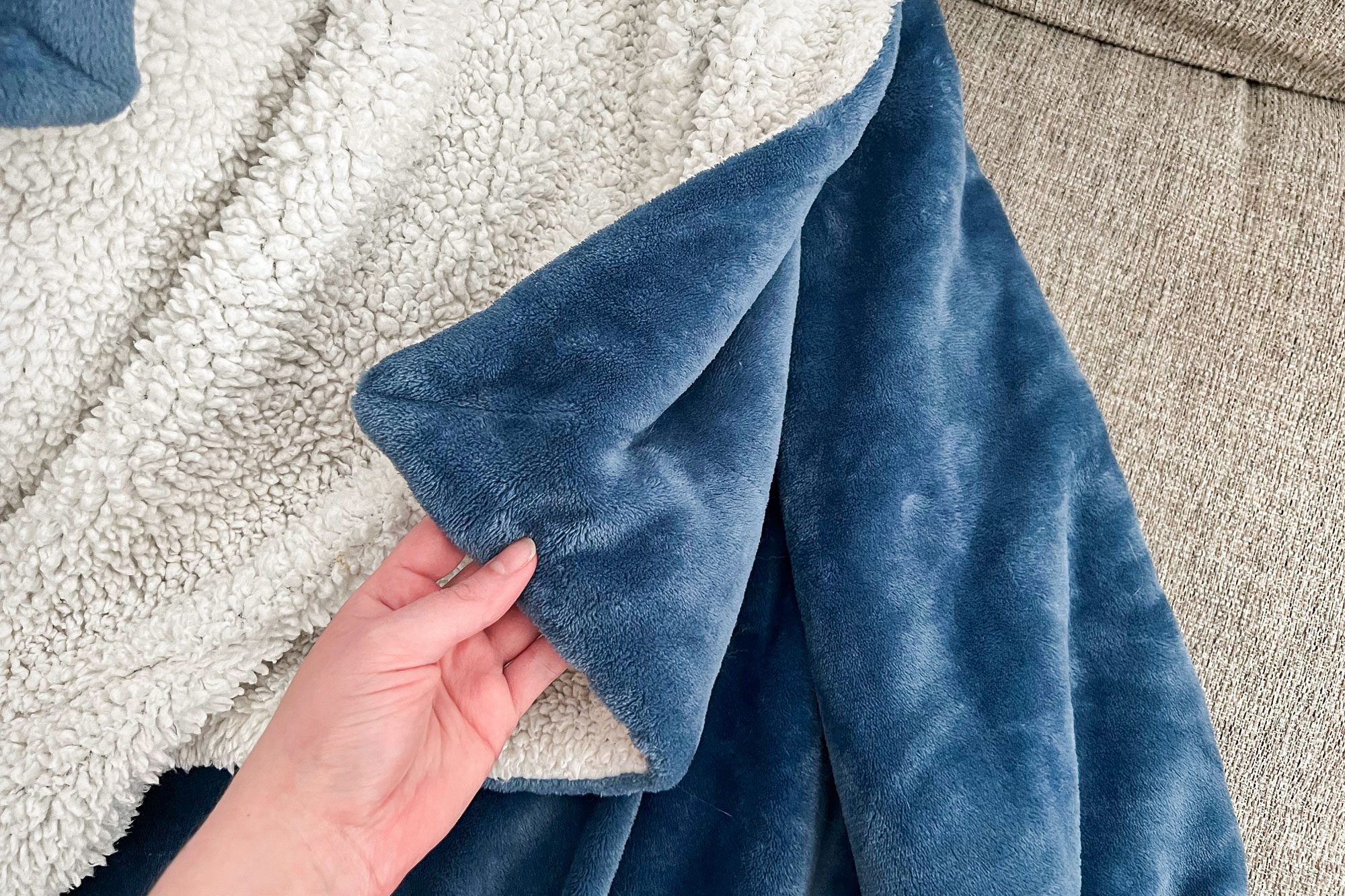Bedsure Sherpa Fleece Throw Blanket