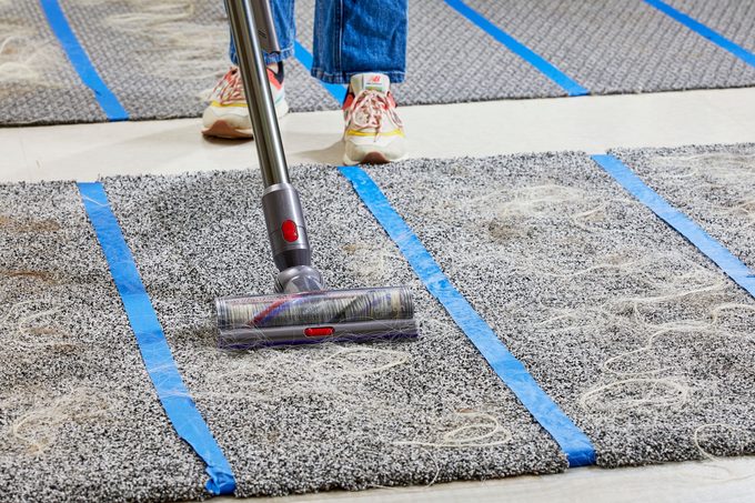 Dyson V12 Detect Slim testing removing hairs