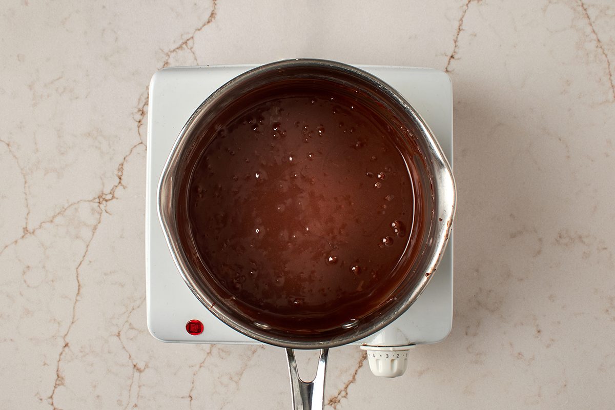 Make fudge sauce