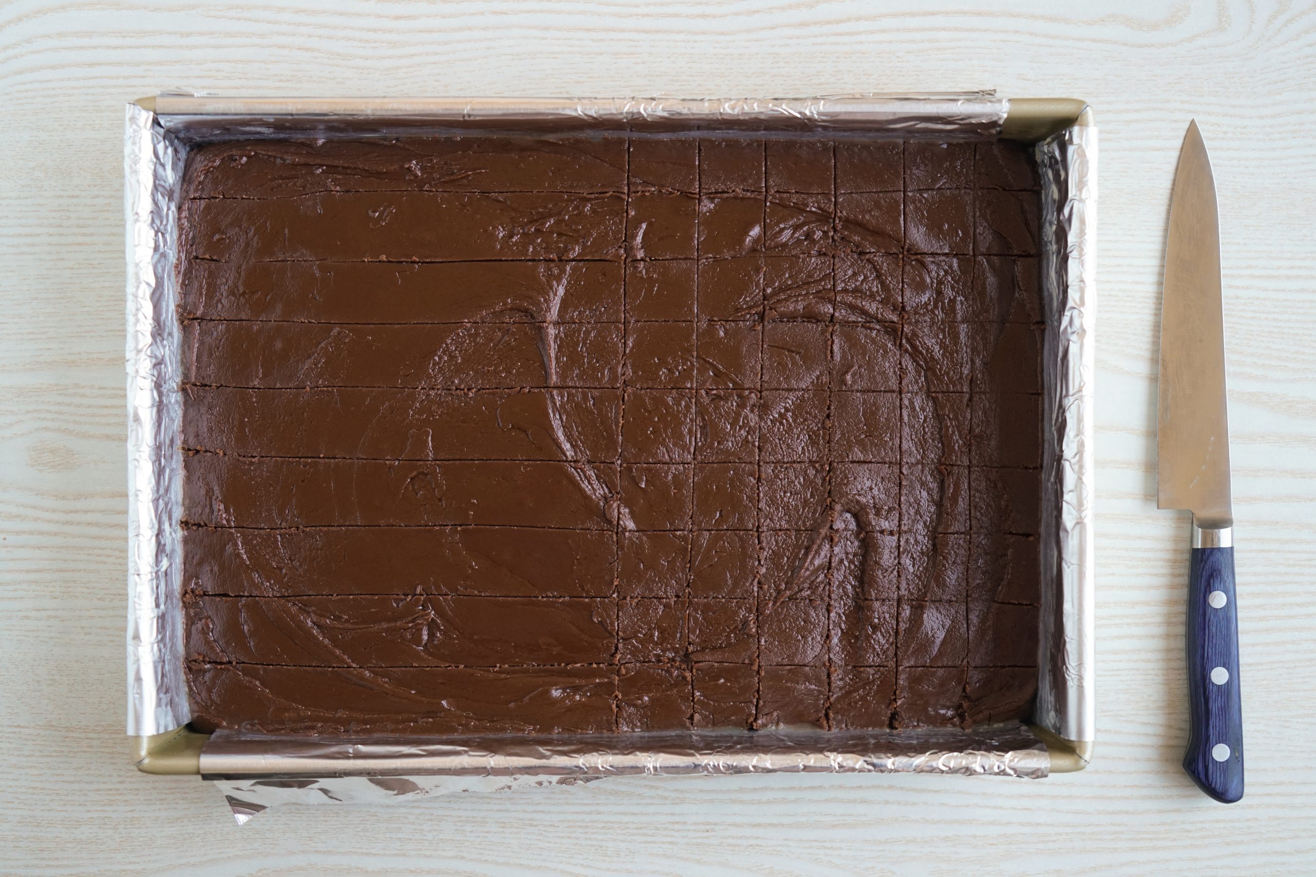 Cutting fudge into squares